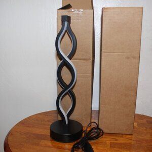 New in Box A Pair Of Modern Swirl Black & White Table Night Stand Lamps